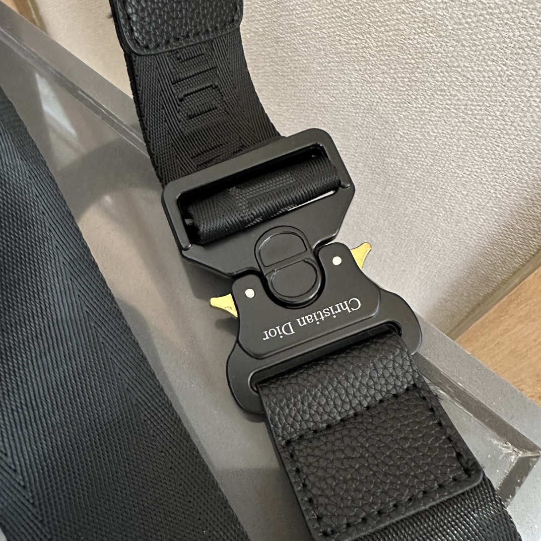 D-R Imported original canvas with poly urethane fabric.