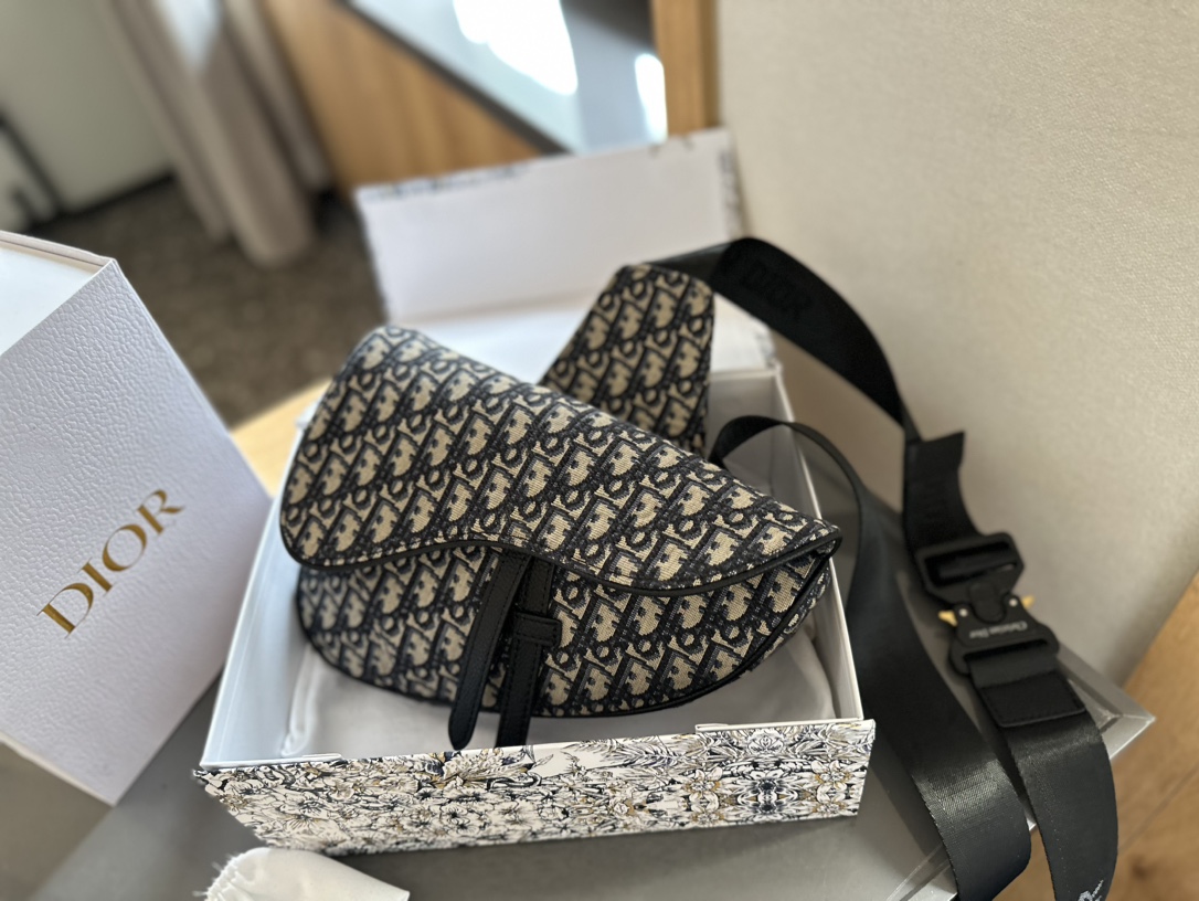 D-R Imported original canvas with poly urethane fabric.