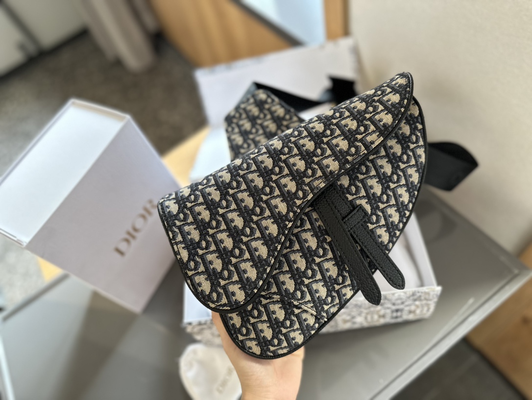 D-R Imported original canvas with poly urethane fabric.