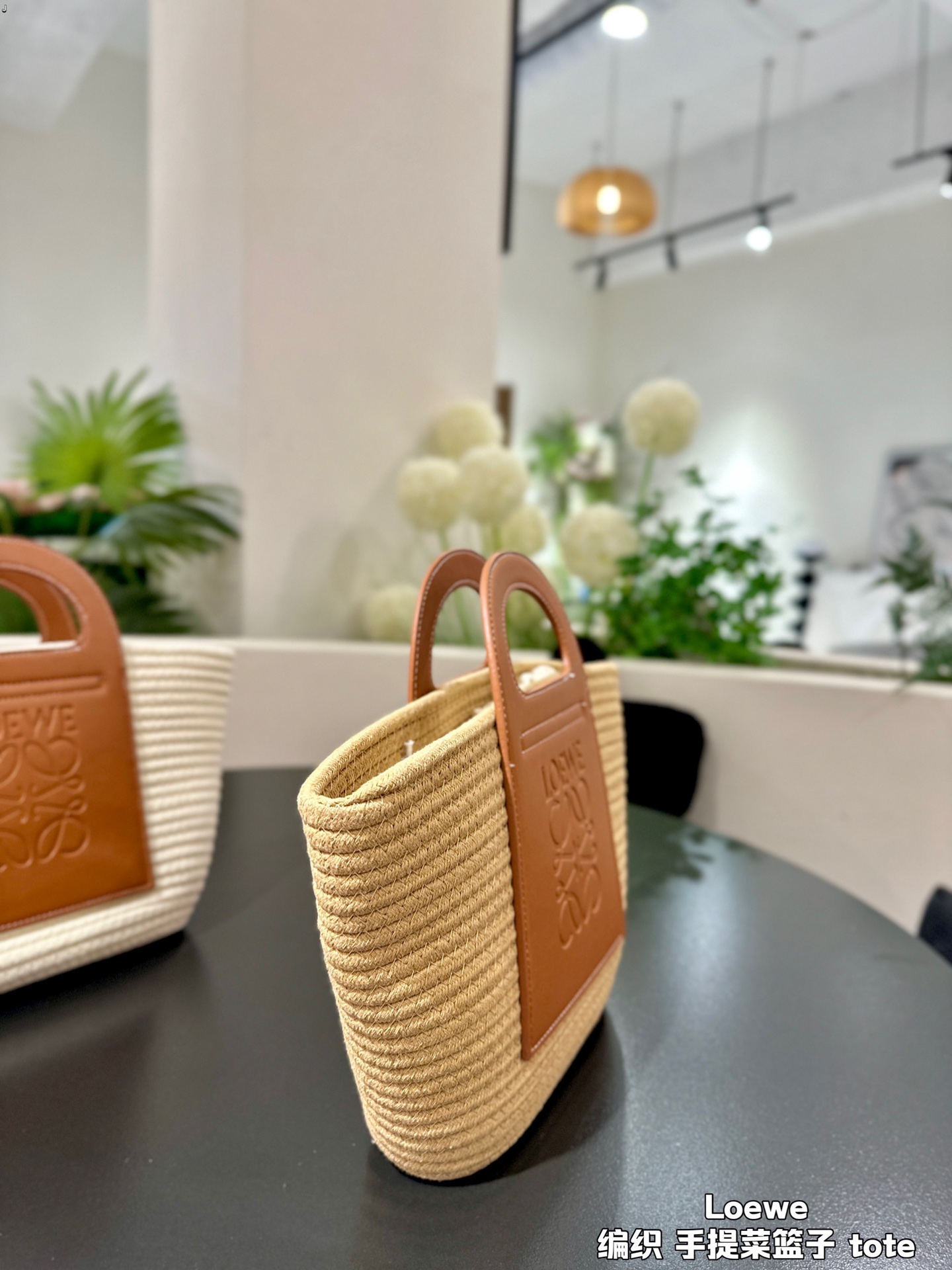 L-E Woven shopping bags and shopping baskets have the same feel and visual effect.