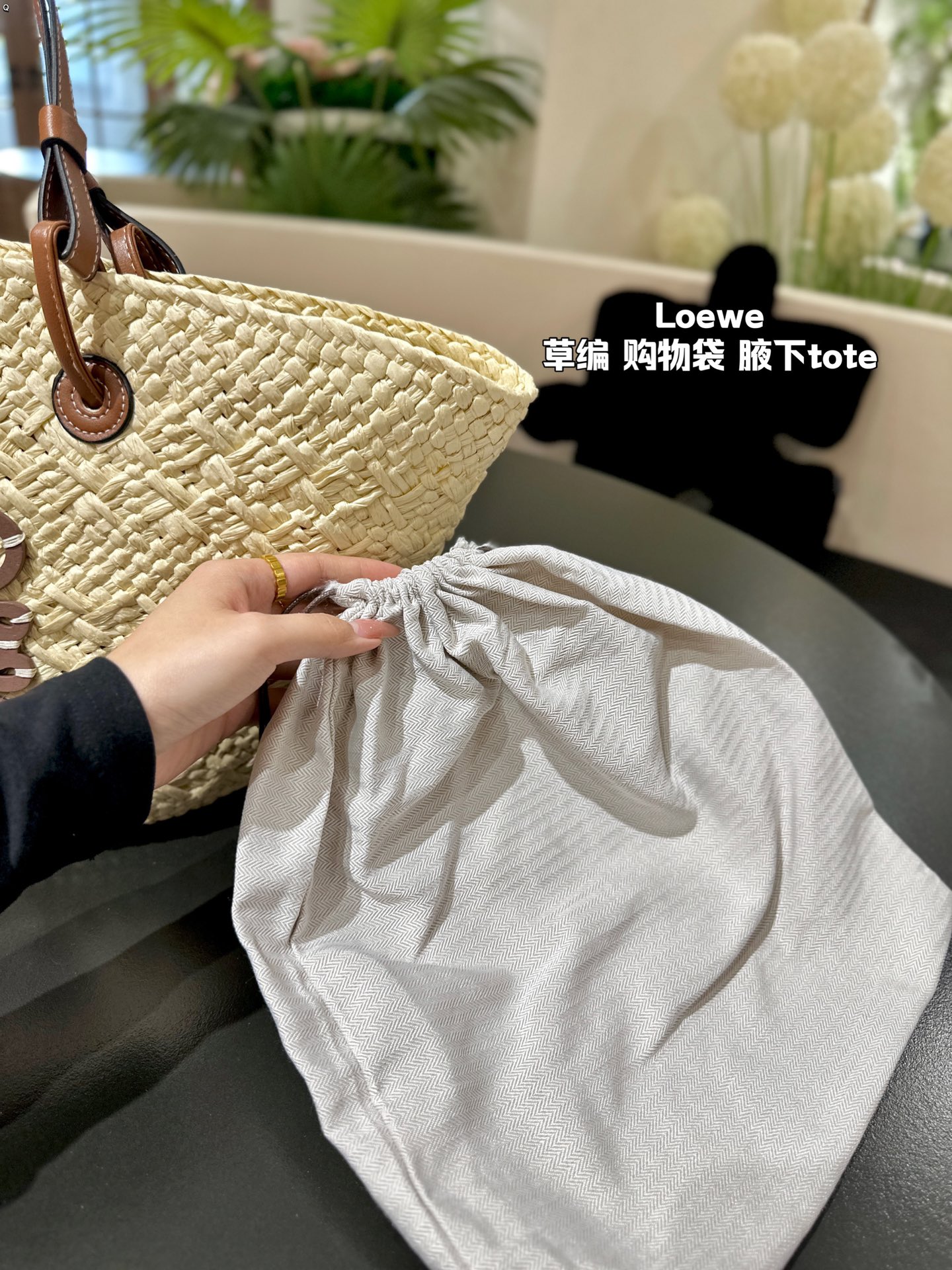 L-E straw bag Don't you have such a beautiful straw bag in summer?