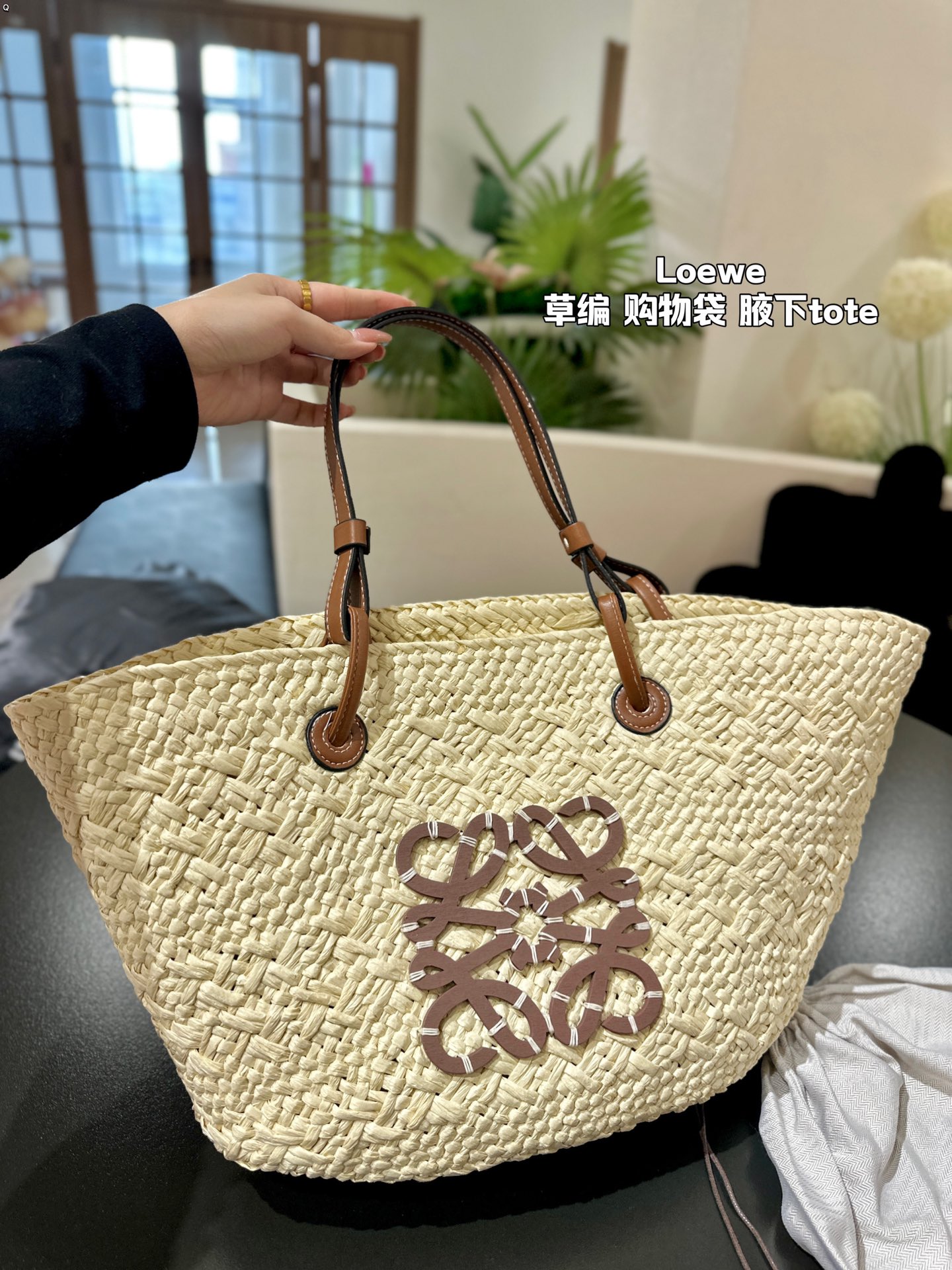 L-E straw bag Don't you have such a beautiful straw bag in summer?