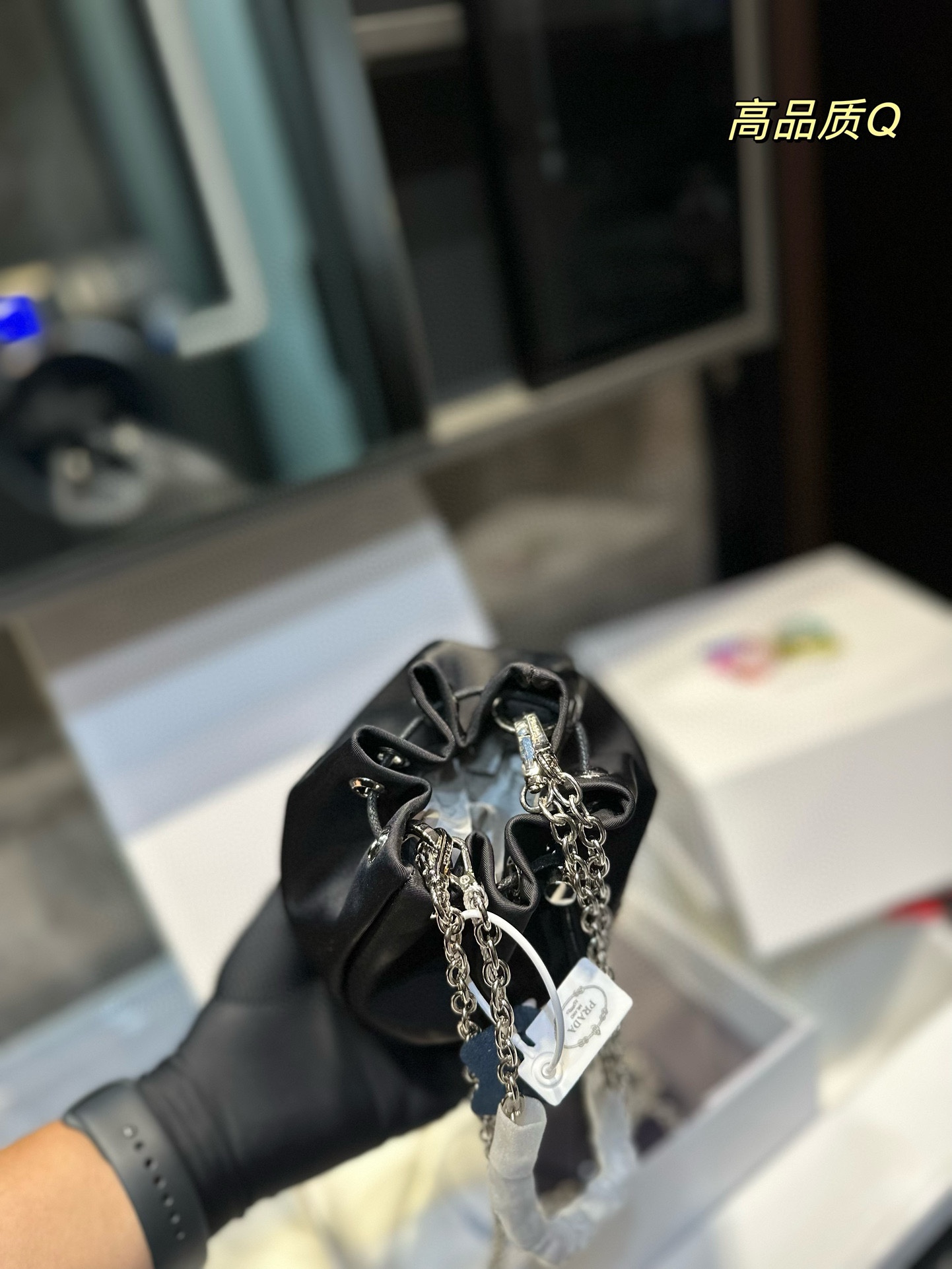 P-A Nylon material is light and can be loaded.