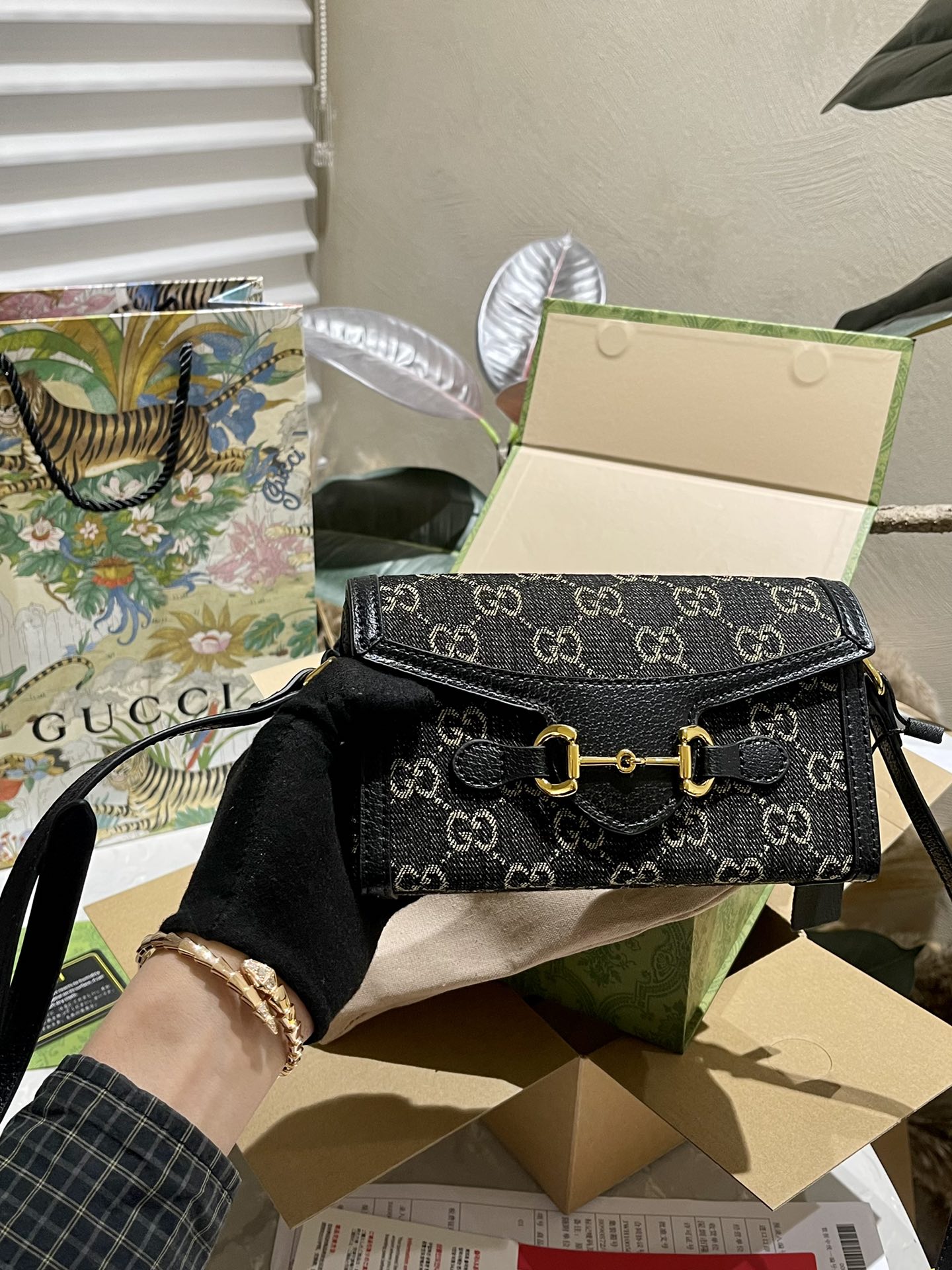 G-G New mobile phone bags and boxes suitable for men and women couples.