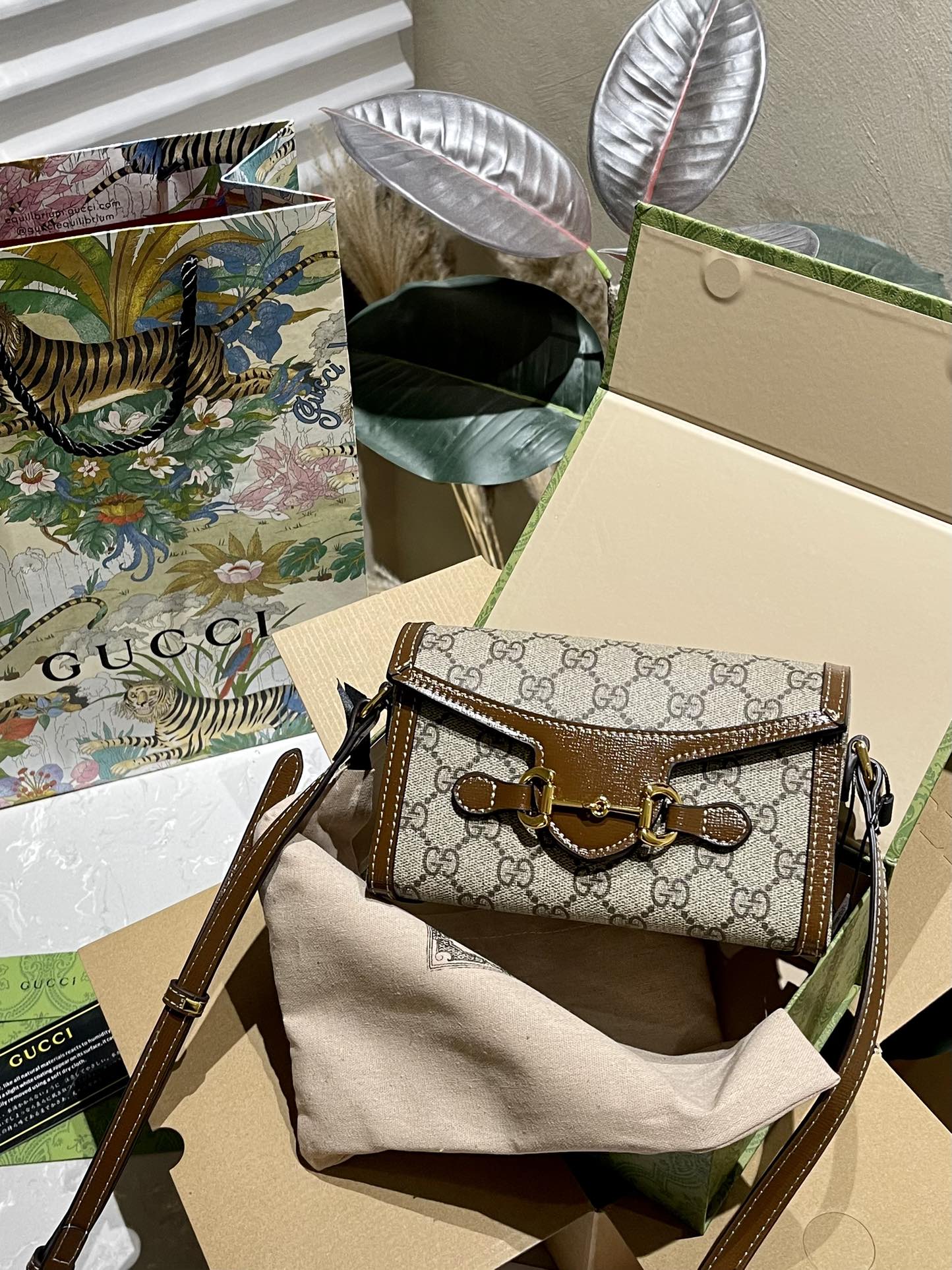 G-G New mobile phone bags and boxes suitable for men and women couples.