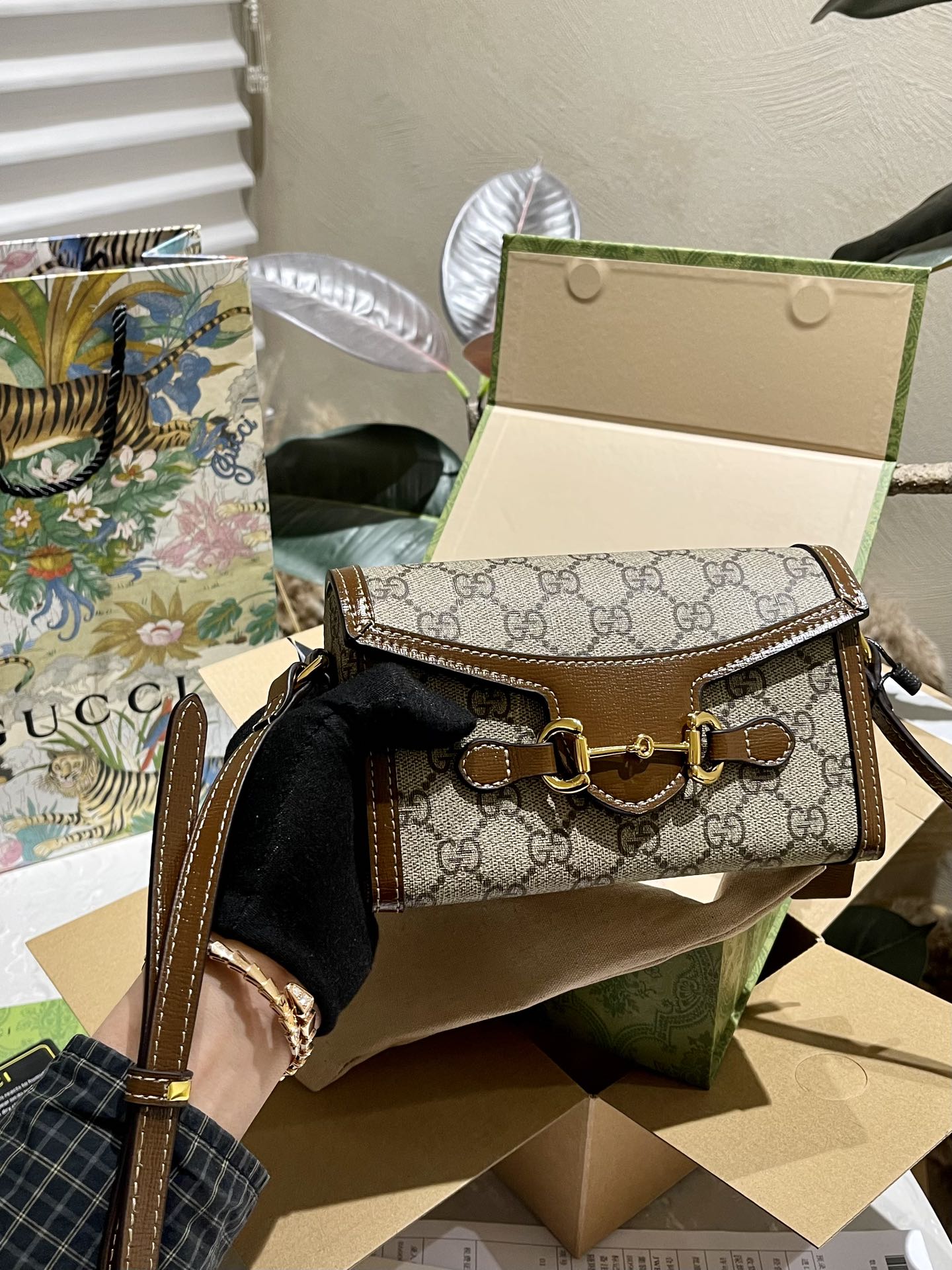 G-G New mobile phone bags and boxes suitable for men and women couples.