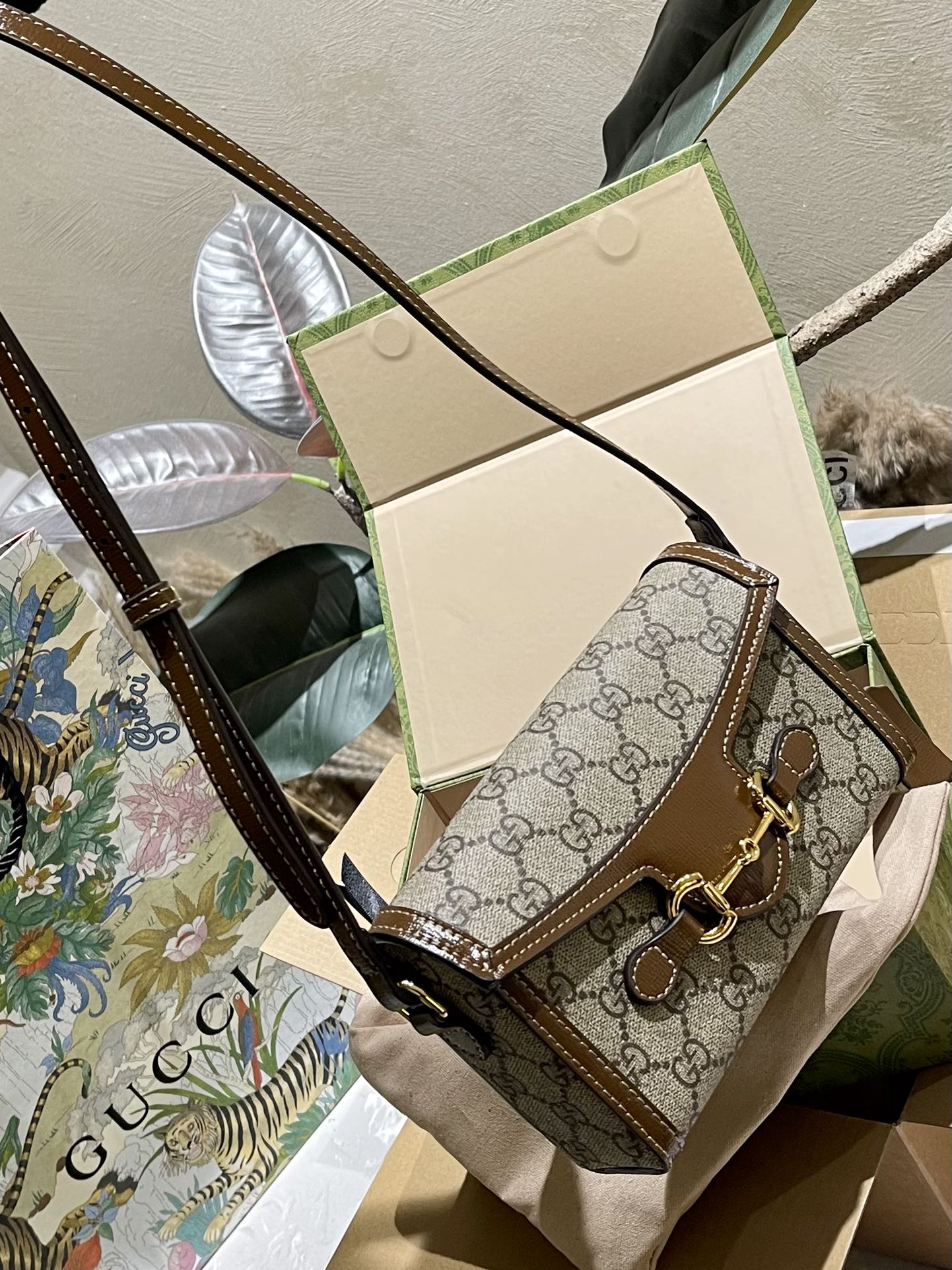 G-G New mobile phone bags and boxes suitable for men and women couples.