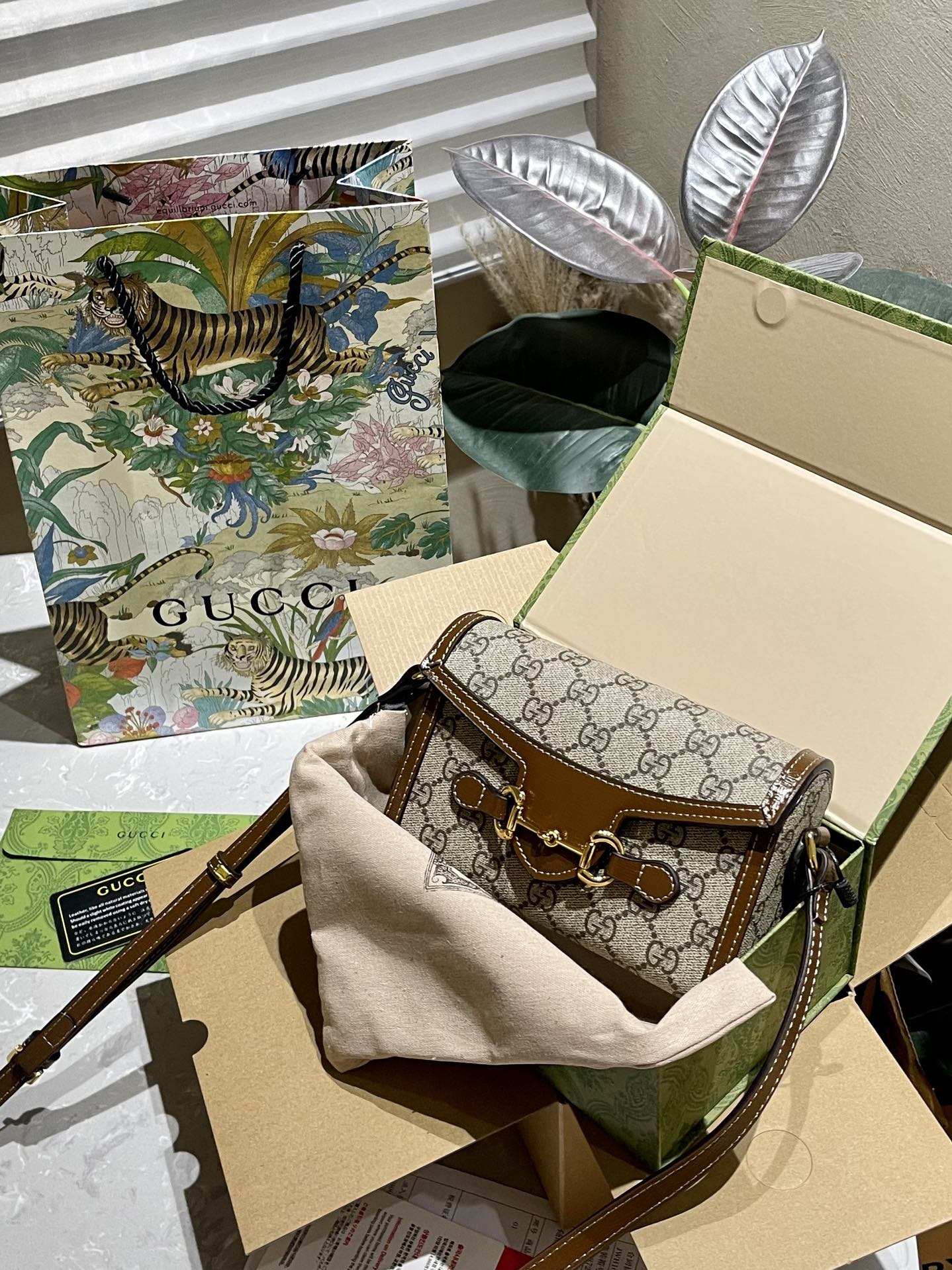 G-G New mobile phone bags and boxes suitable for men and women couples.