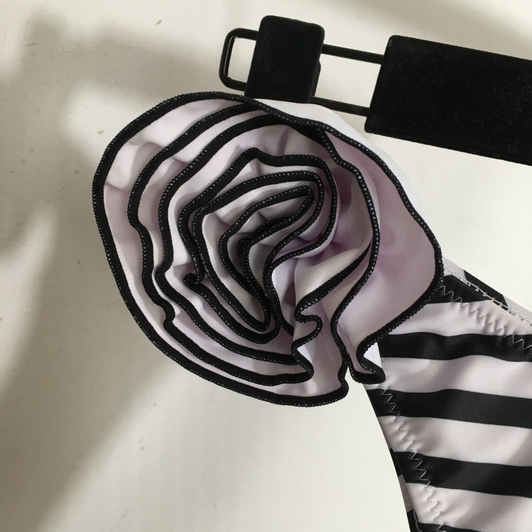 V-NO New bikini split swimsuit suit