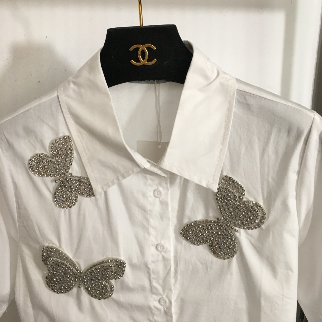V-NO New rhinestone three-dimensional butterfly decorated short-sleeved shirt
