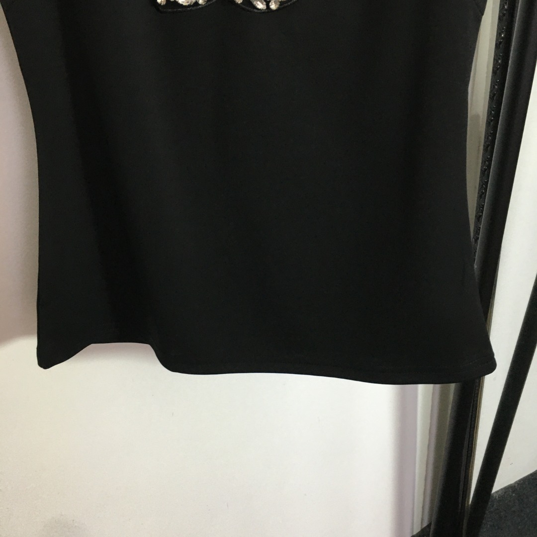 D-G New diamond-encrusted letter round neck knitted vest