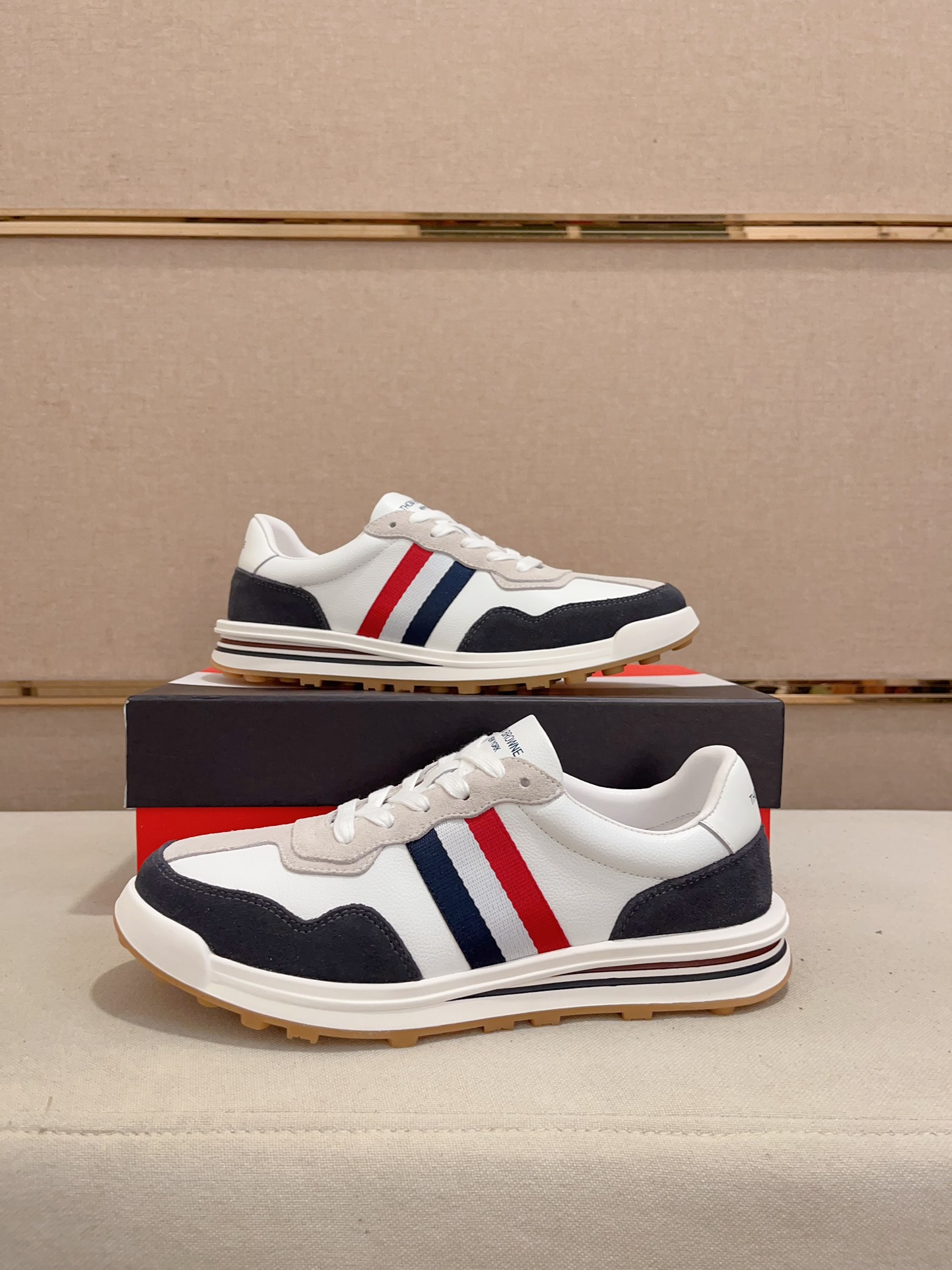 THOM BROWNE thom browne (New York) Tom exploded again.