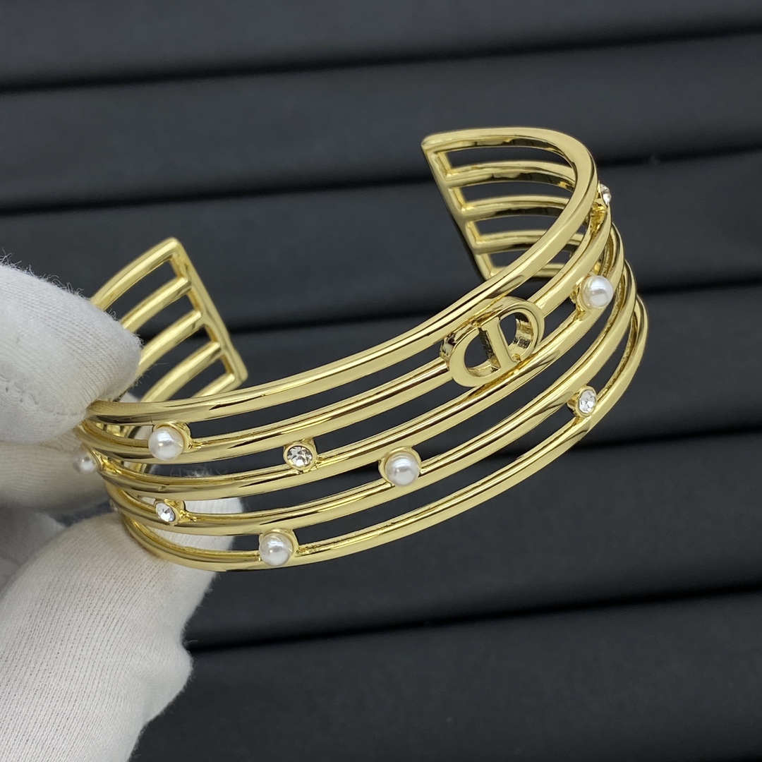 D-R The new bracelet arrives