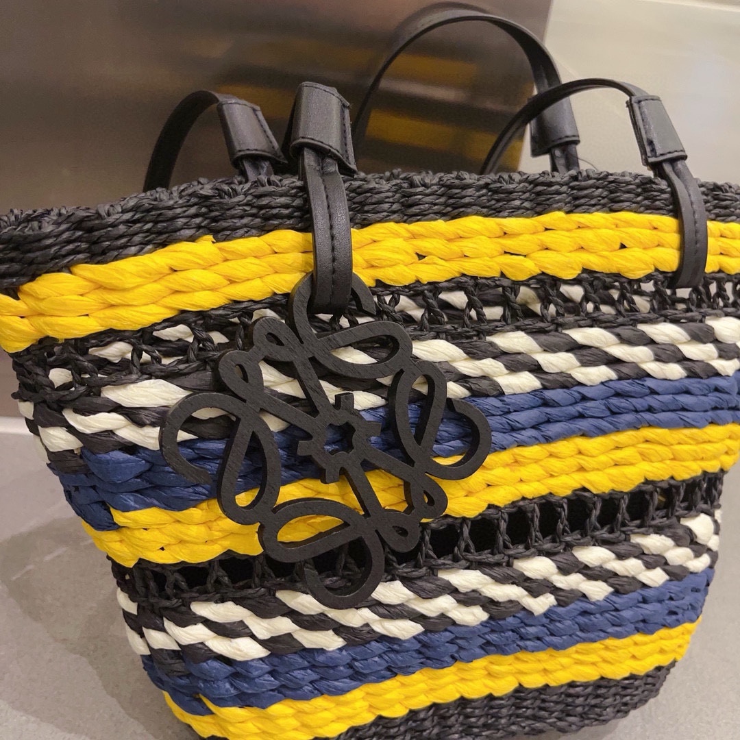 L-E Summer weaving shopping basket straw bag A basket with a lot of affection.
