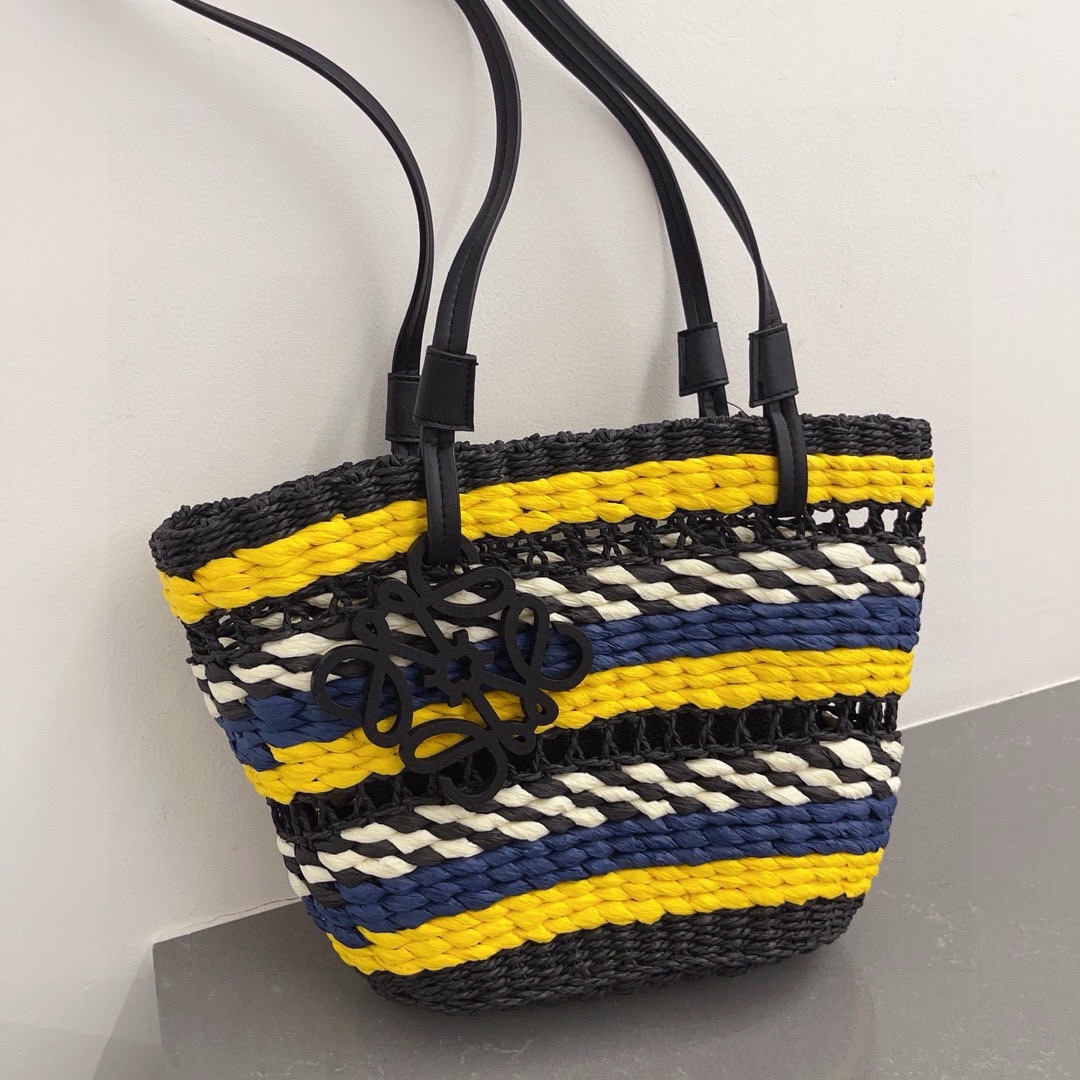 L-E Summer weaving shopping basket straw bag A basket with a lot of affection.