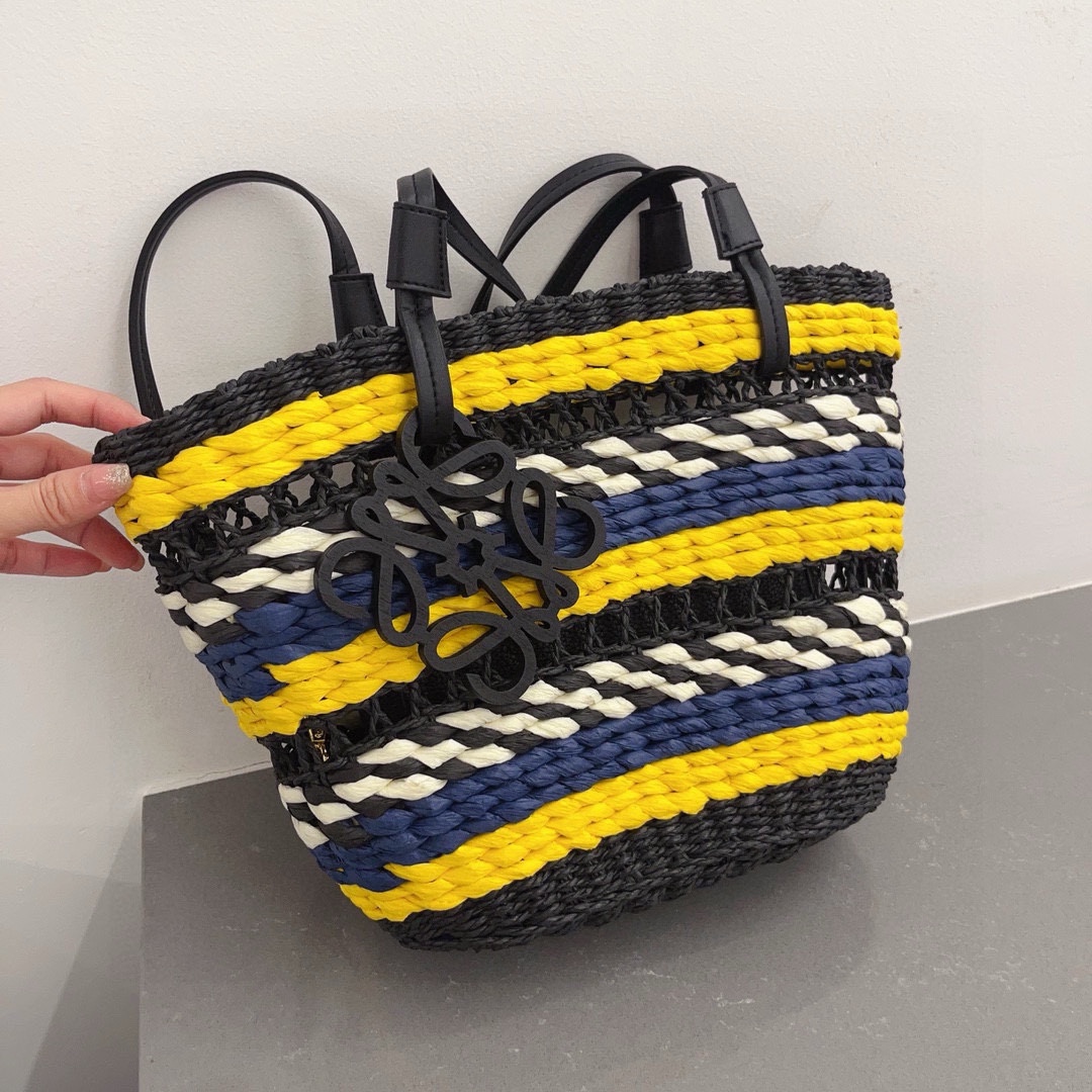 L-E Summer weaving shopping basket straw bag A basket with a lot of affection.