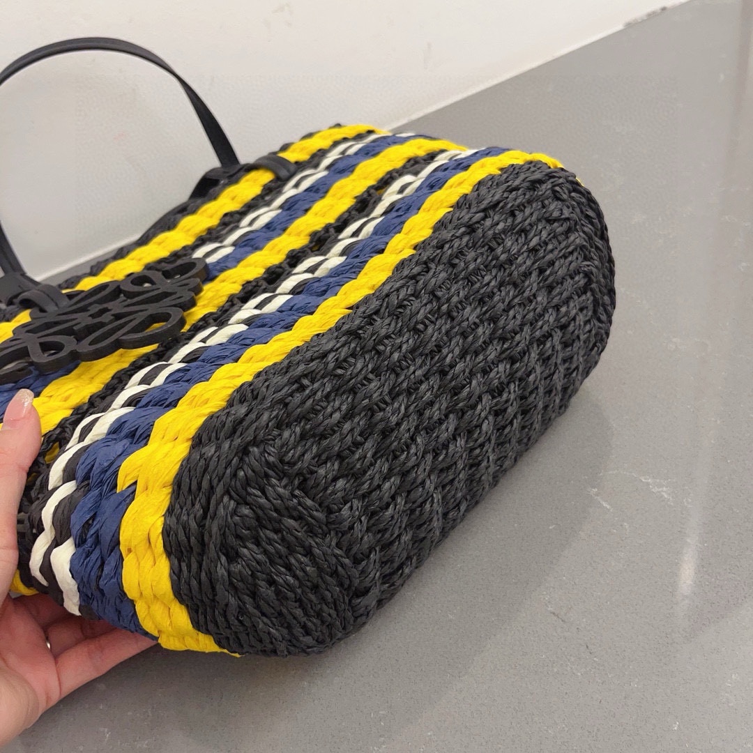 L-E Summer weaving shopping basket straw bag A basket with a lot of affection.