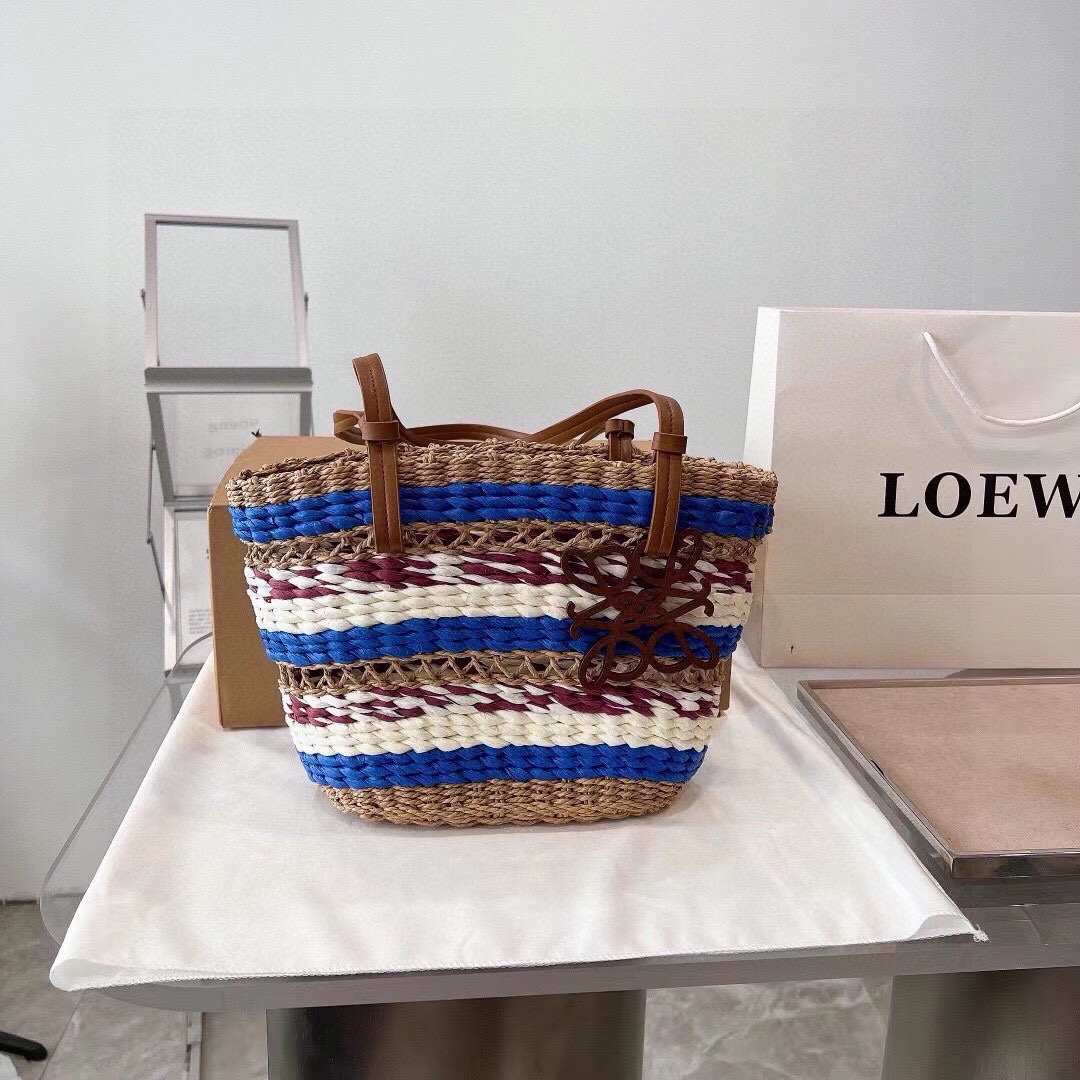 L-E Summer weaving shopping basket straw bag A basket with a lot of affection.