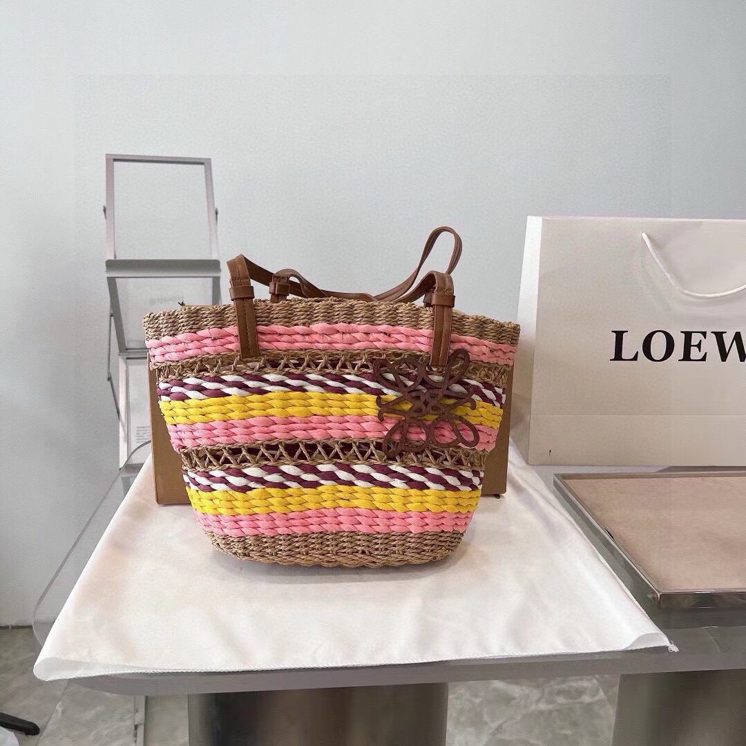 L-E Summer weaving shopping basket straw bag A basket with a lot of affection.