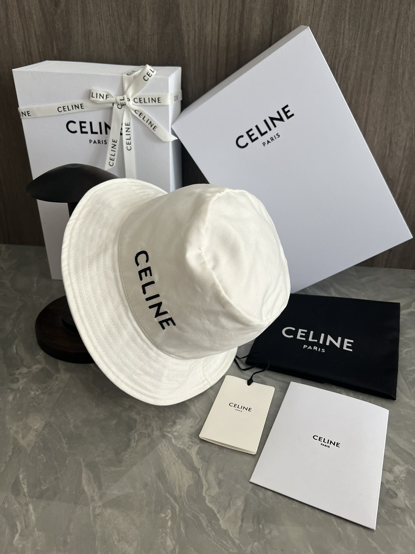 C-E Embroidered fisherman's hat is very light to wear, and the hat shape is also very beautiful without pressing the head.