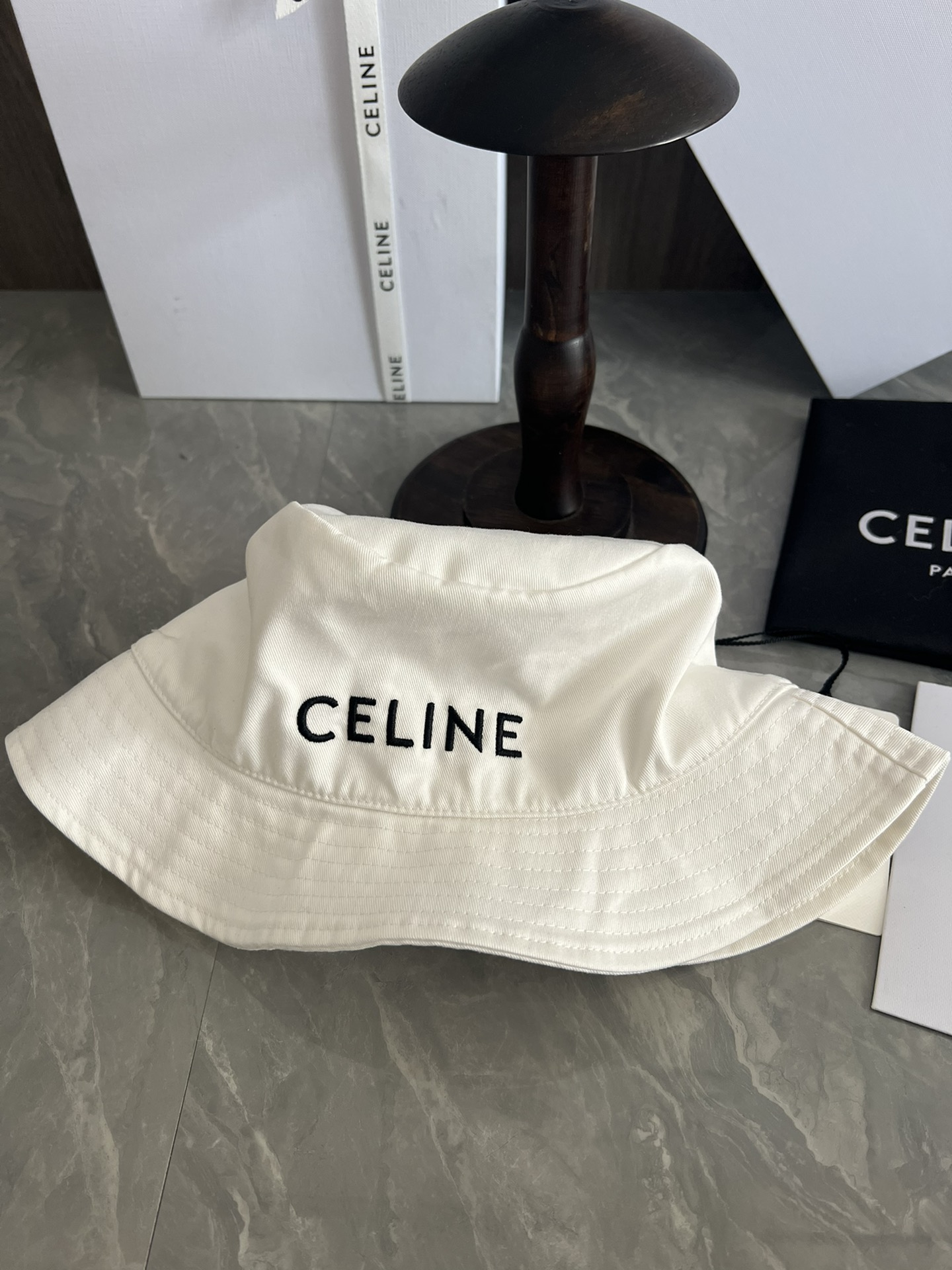 C-E Embroidered fisherman's hat is very light to wear, and the hat shape is also very beautiful without pressing the head.