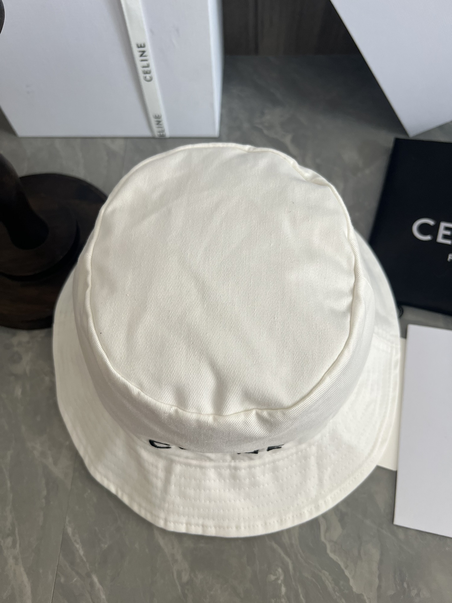C-E Embroidered fisherman's hat is very light to wear, and the hat shape is also very beautiful without pressing the head.