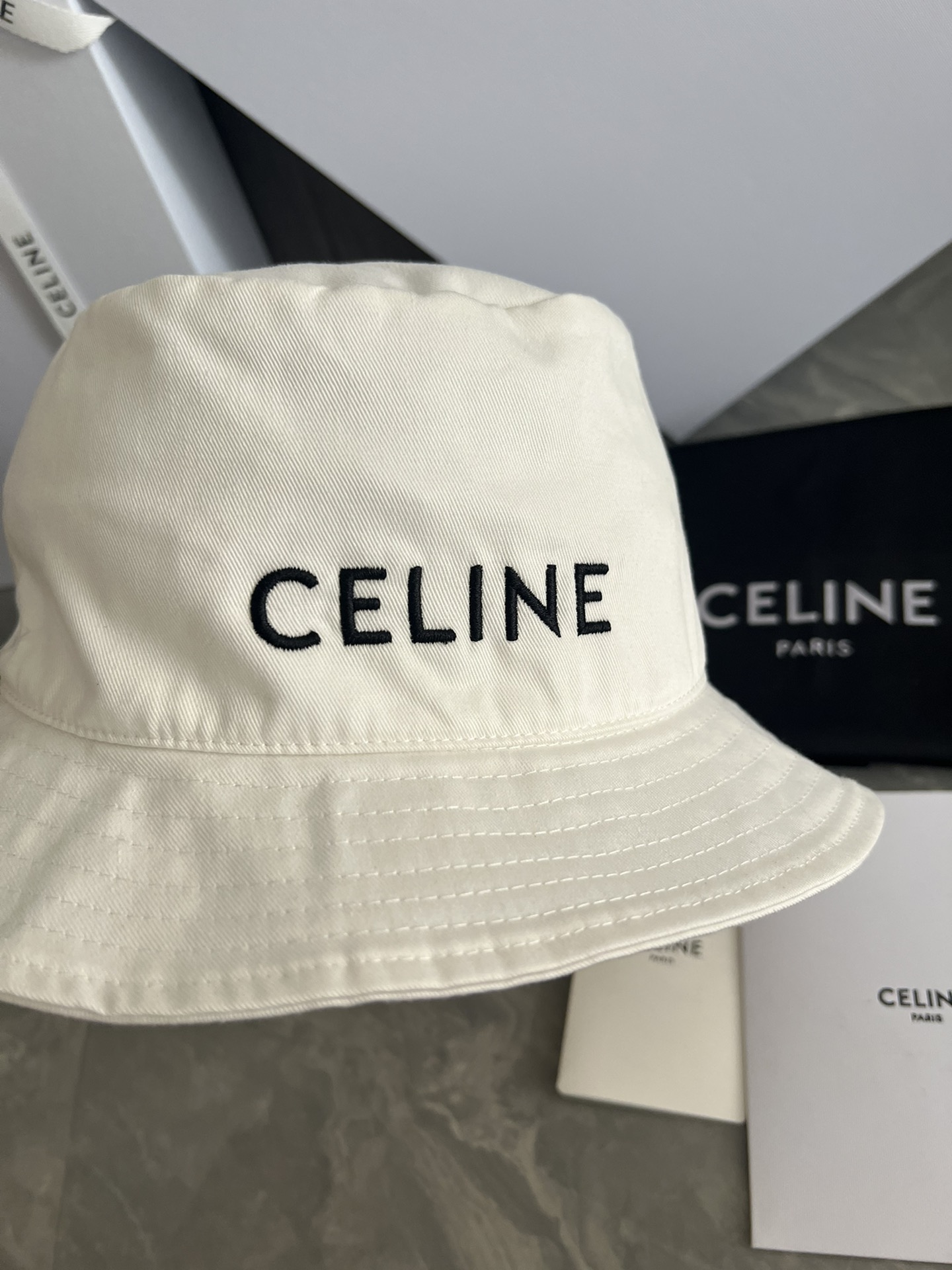 C-E Embroidered fisherman's hat is very light to wear, and the hat shape is also very beautiful without pressing the head.