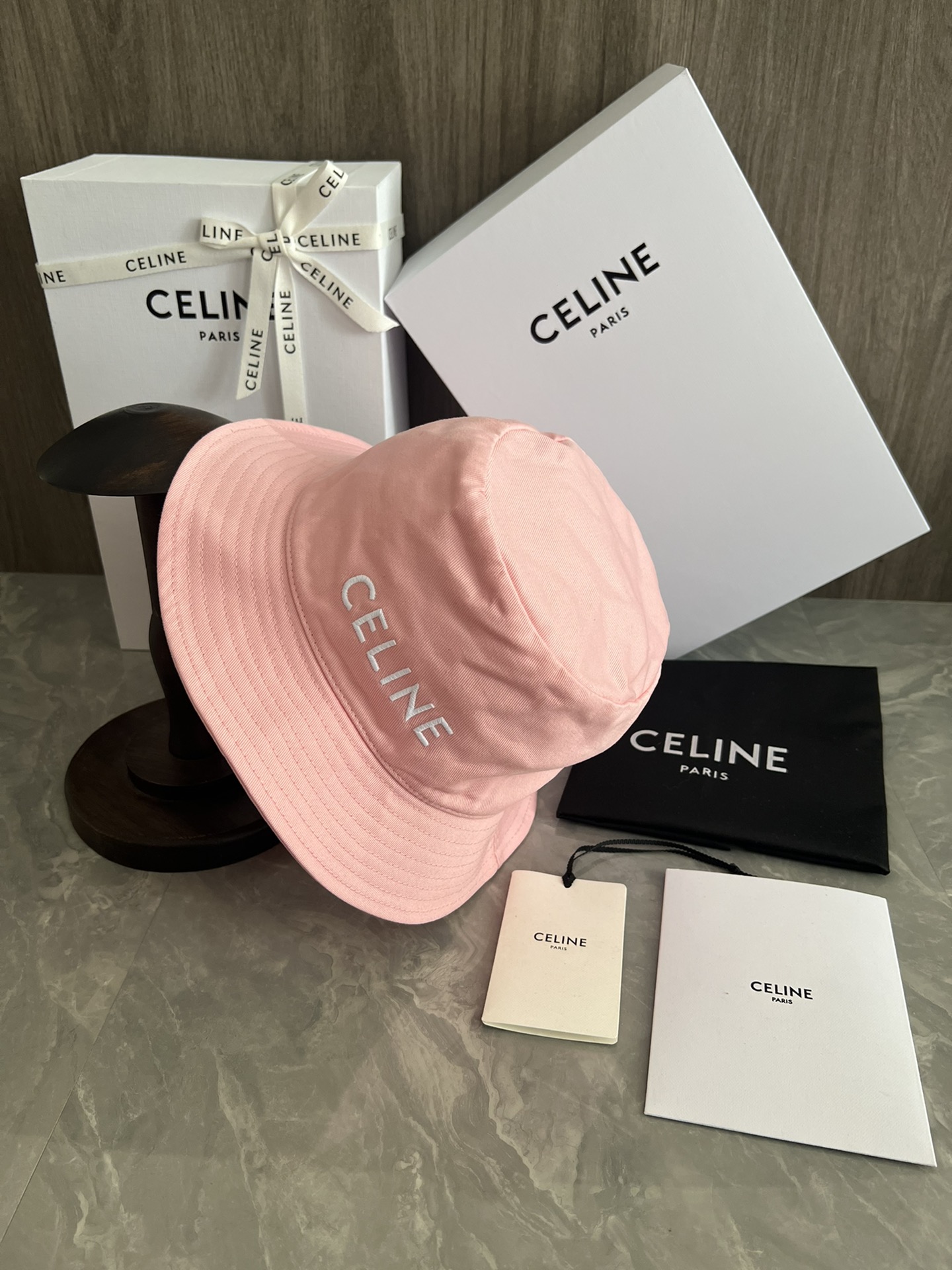 C-E Embroidered fisherman's hat is very light to wear, and the hat shape is also very beautiful without pressing the head.