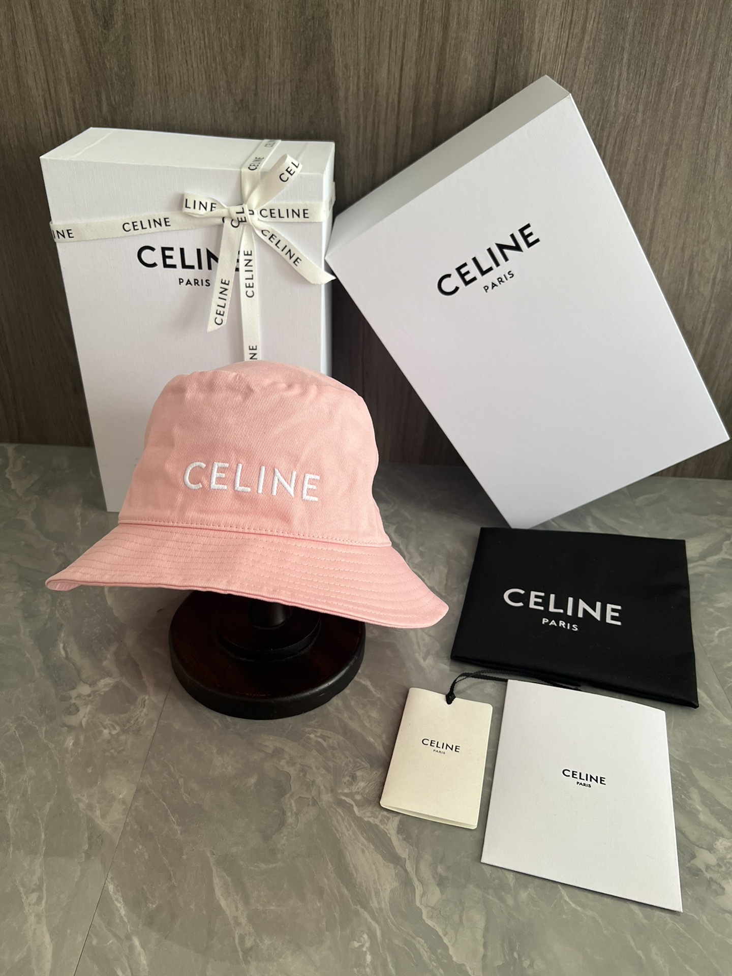 C-E Embroidered fisherman's hat is very light to wear, and the hat shape is also very beautiful without pressing the head.