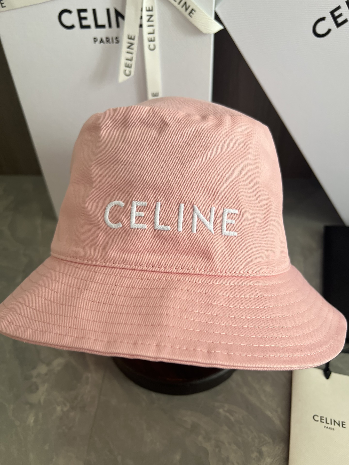 C-E Embroidered fisherman's hat is very light to wear, and the hat shape is also very beautiful without pressing the head.