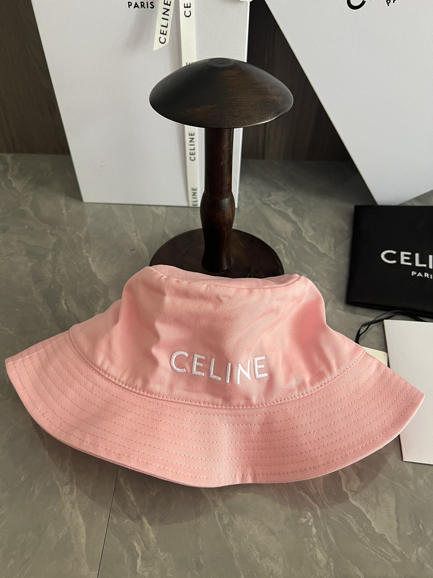 C-E Embroidered fisherman's hat is very light to wear, and the hat shape is also very beautiful without pressing the head.