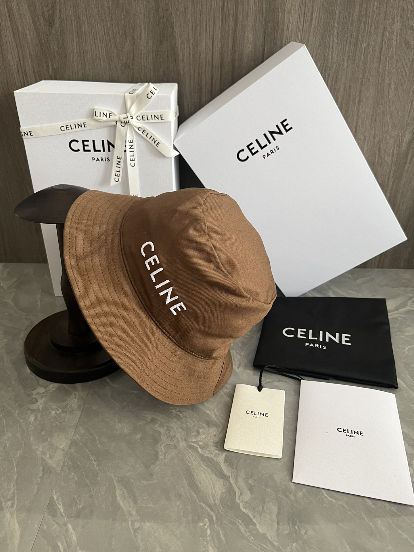 C-E Embroidered fisherman's hat is very light to wear, and the hat shape is also very beautiful without pressing the head.