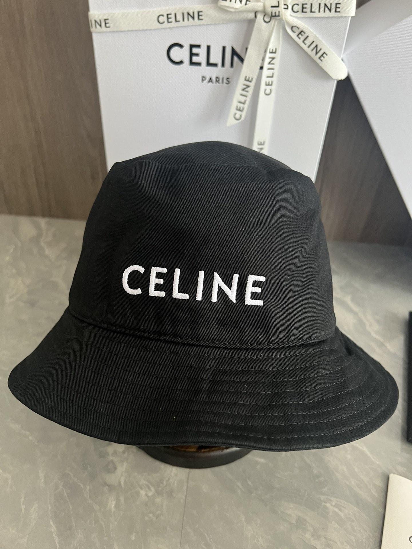 C-E Embroidered fisherman's hat is very light to wear, and the hat shape is also very beautiful without pressing the head.