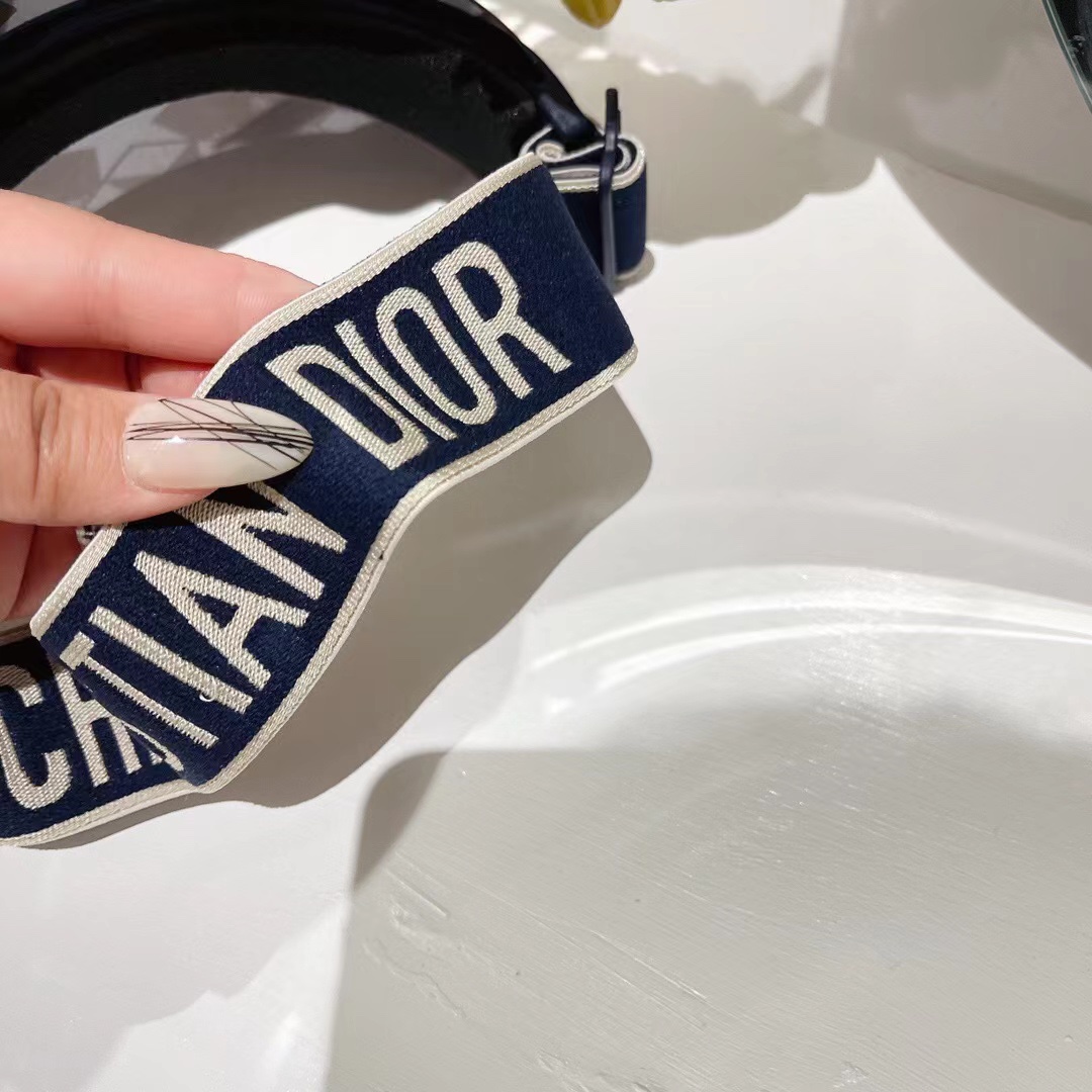 D-R Star Sun Hat adopts innovative design and playful sports modeling.