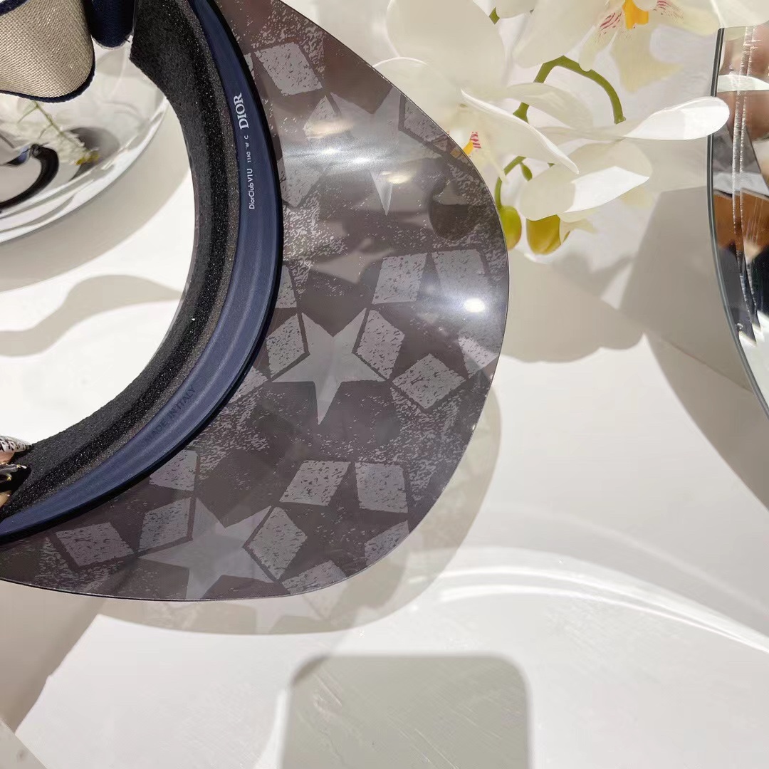 D-R Star Sun Hat adopts innovative design and playful sports modeling.