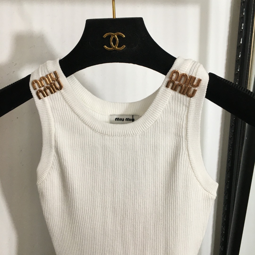 MIU Metal logo letter decorative vertical stripe slim knit vest