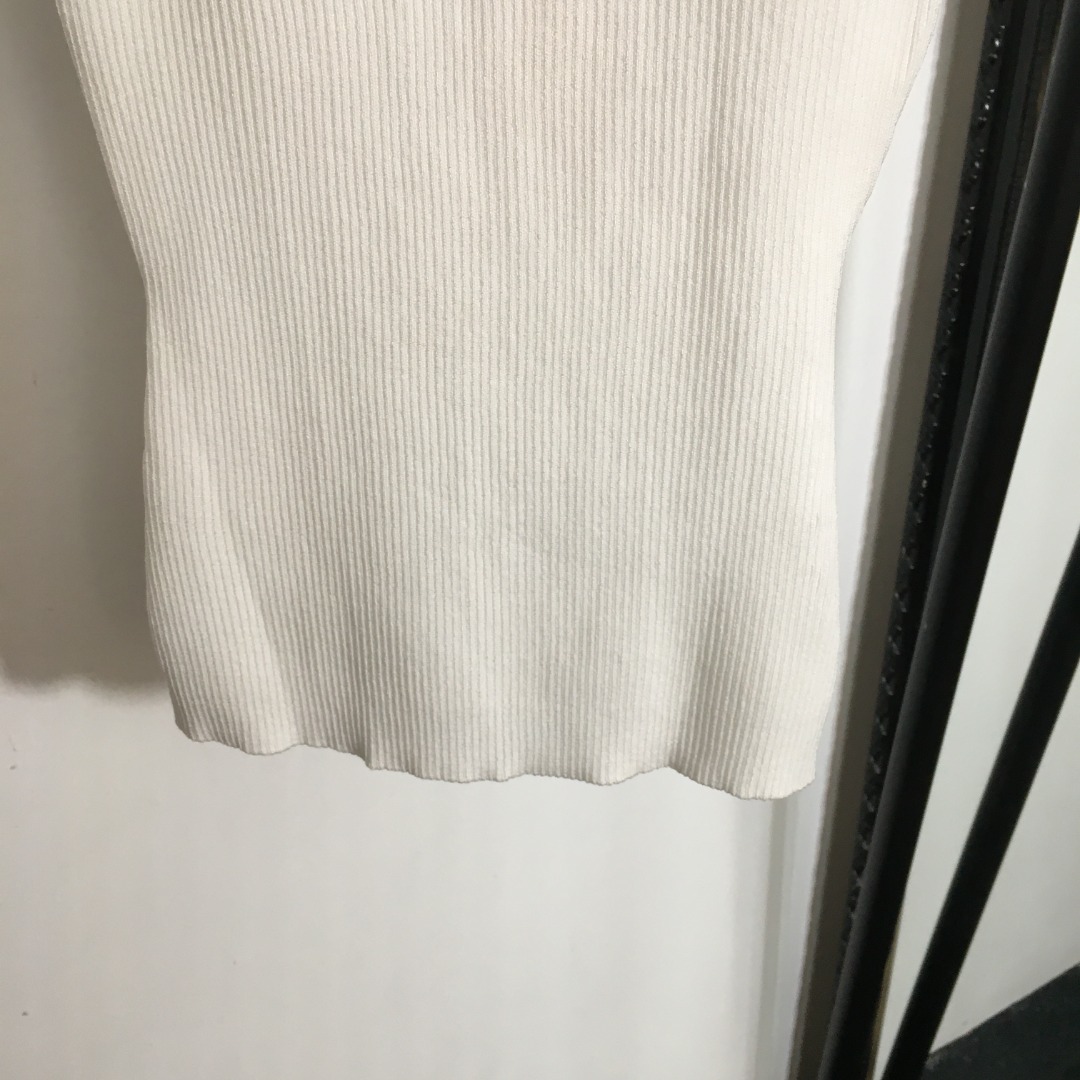 MIU Metal logo letter decorative vertical stripe slim knit vest