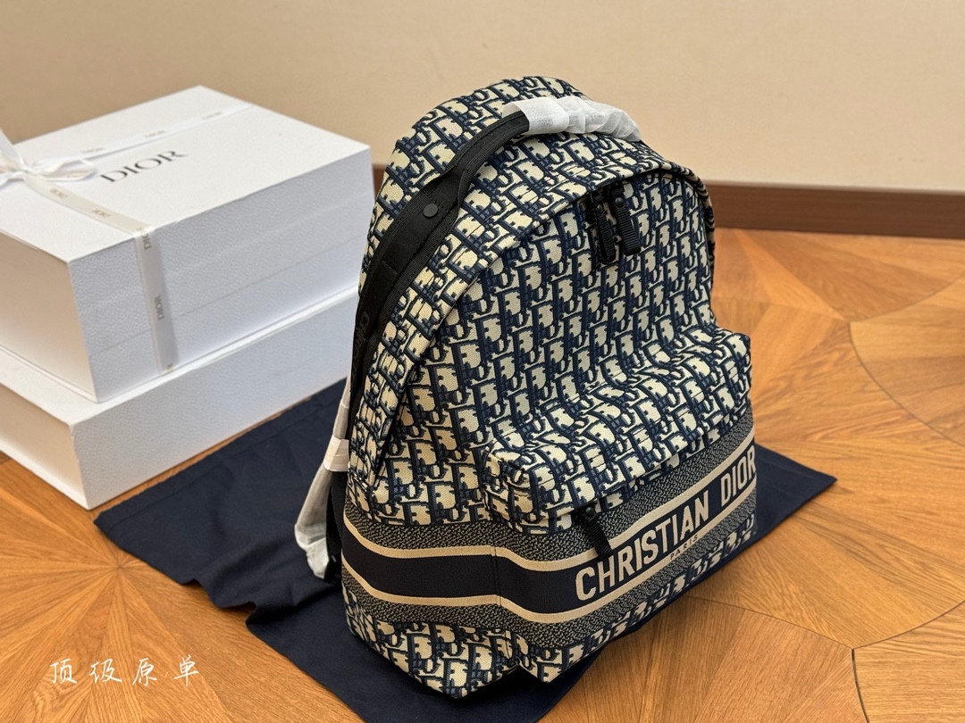 D-R Explosions shoulder shipment new men's and women's backs look good