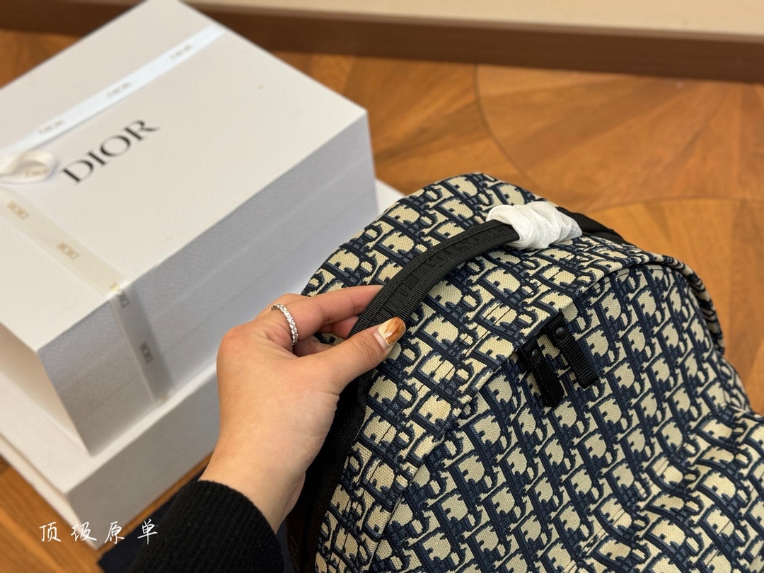 D-R Explosions shoulder shipment new men's and women's backs look good