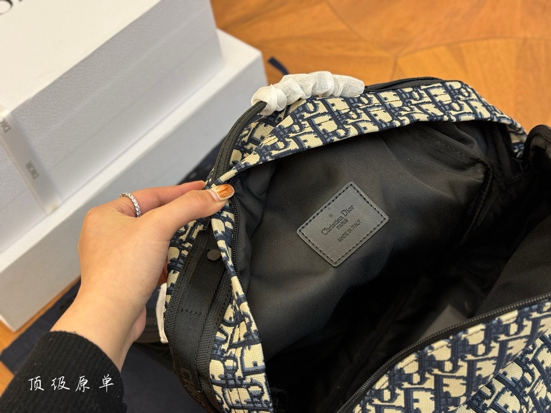 D-R Explosions shoulder shipment new men's and women's backs look good