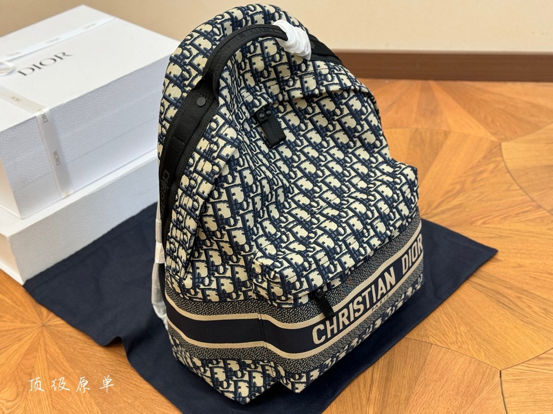 D-R Explosions shoulder shipment new men's and women's backs look good