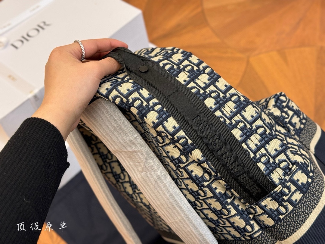 D-R Explosions shoulder shipment new men's and women's backs look good