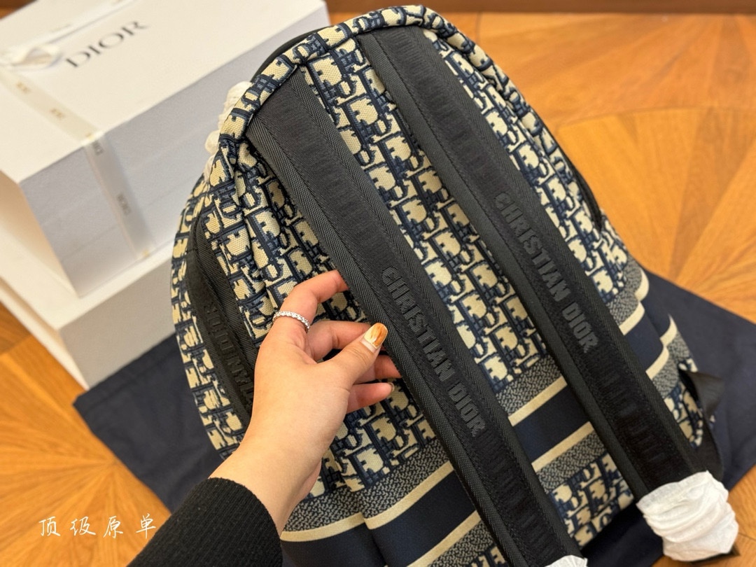 D-R Explosions shoulder shipment new men's and women's backs look good