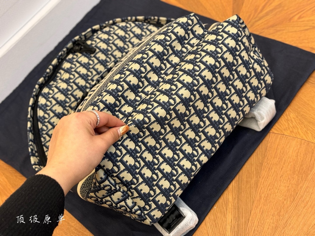 D-R Explosions shoulder shipment new men's and women's backs look good