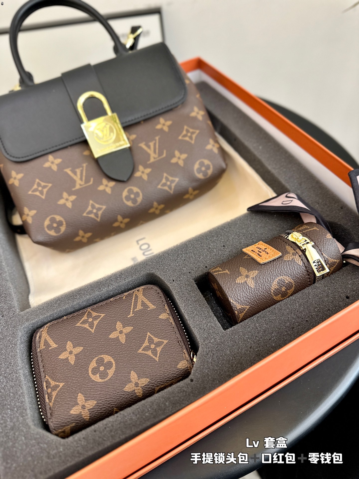 L-V Handheld lock postman bag card bag change key bag