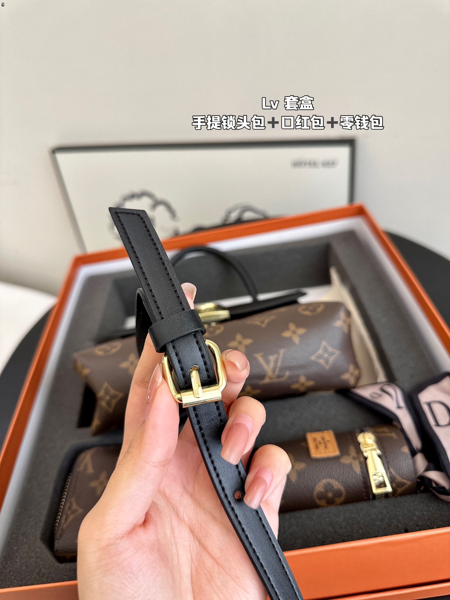 L-V Handheld lock postman bag card bag change key bag