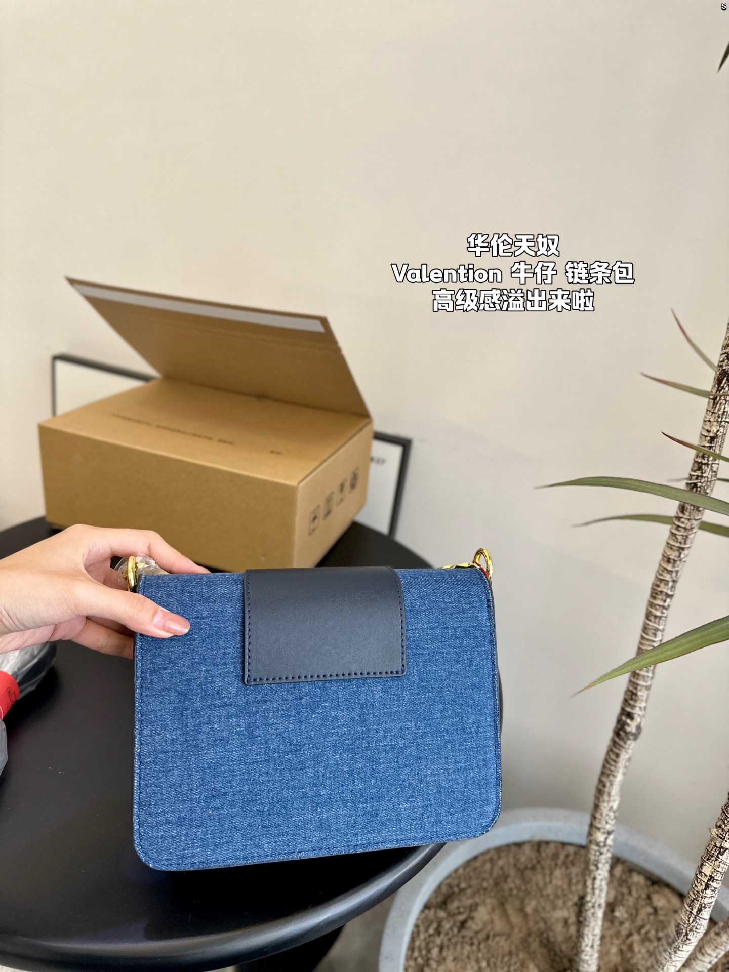 V-NO Jeans chain bag The sense of advanced is overflowing. This face value is very versatile.