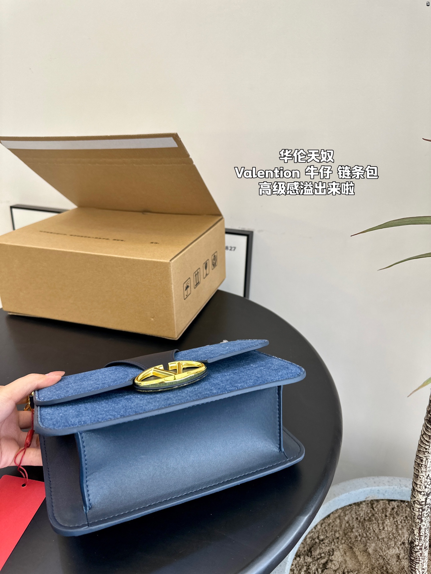 V-NO Jeans chain bag The sense of advanced is overflowing. This face value is very versatile.