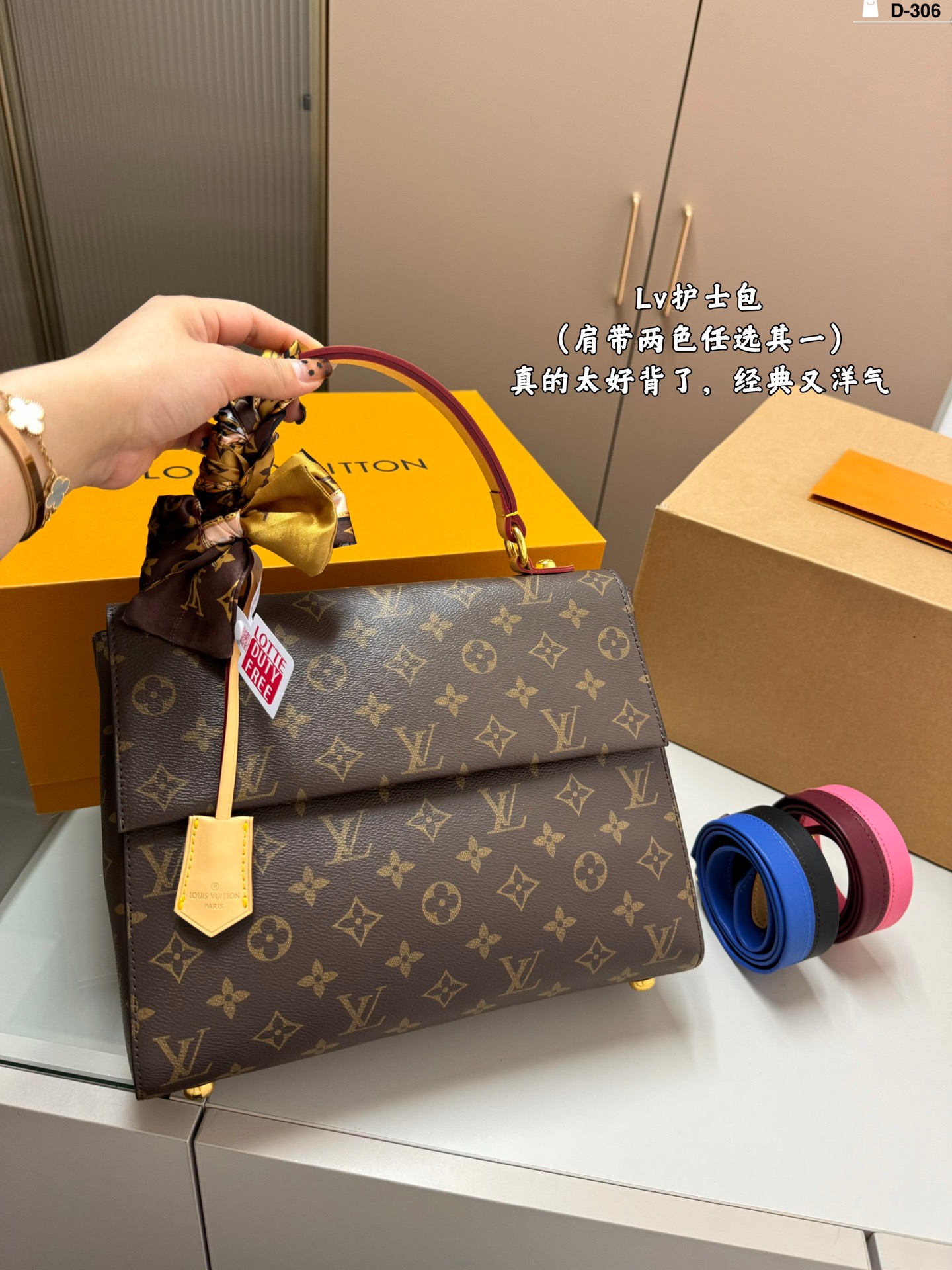 L-V The new nurse bag has either of two shoulder straps. Counter new Cluny presbyopic handbag