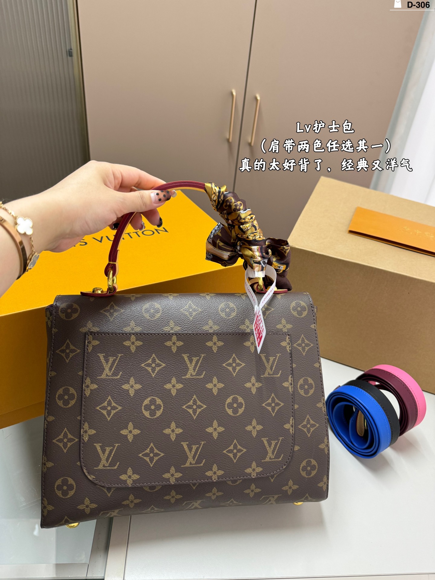 L-V The new nurse bag has either of two shoulder straps. Counter new Cluny presbyopic handbag